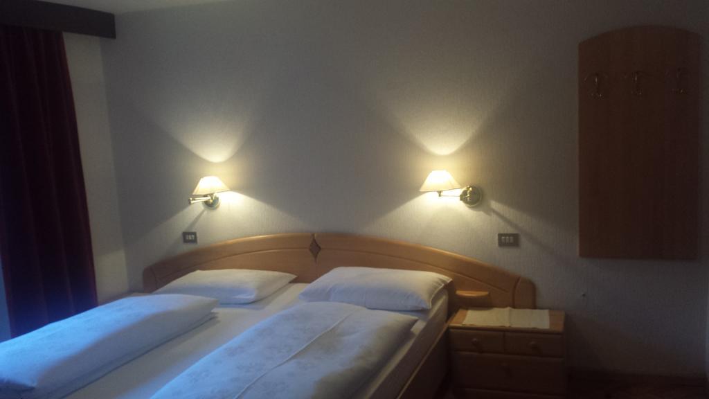 Hotel Garni Gardena - Appartments Santa Cristina Val Gardena الغرفة الصورة