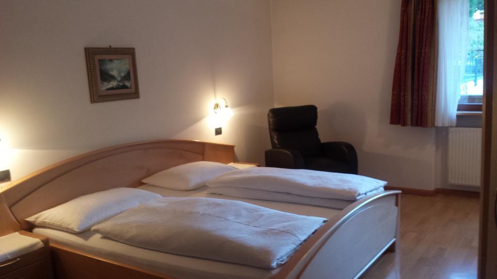 Hotel Garni Gardena - Appartments Santa Cristina Val Gardena الغرفة الصورة