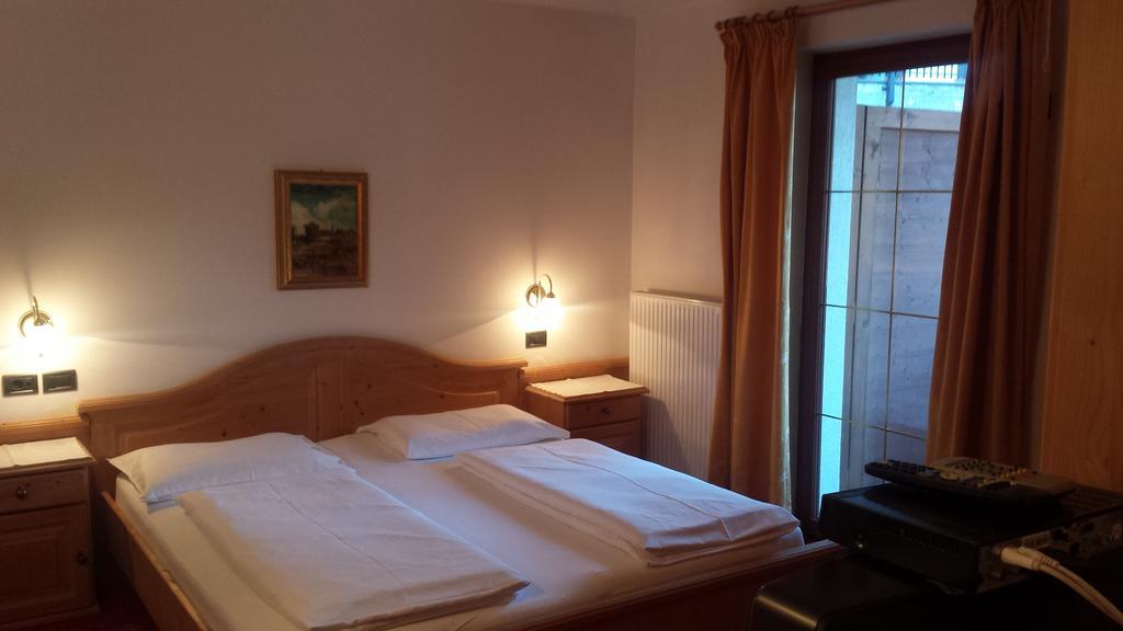 Hotel Garni Gardena - Appartments Santa Cristina Val Gardena الغرفة الصورة