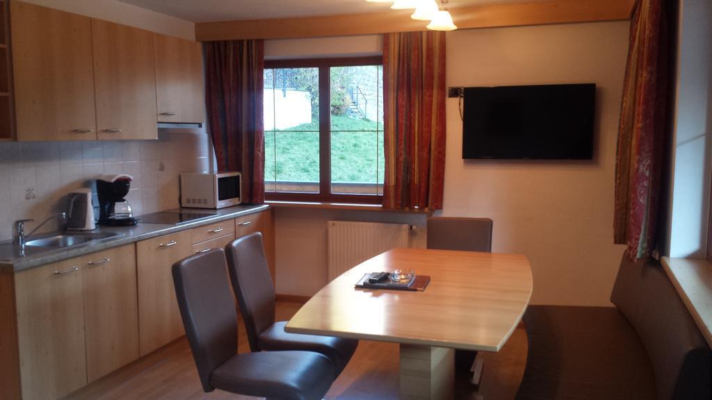 Hotel Garni Gardena - Appartments Santa Cristina Val Gardena الغرفة الصورة