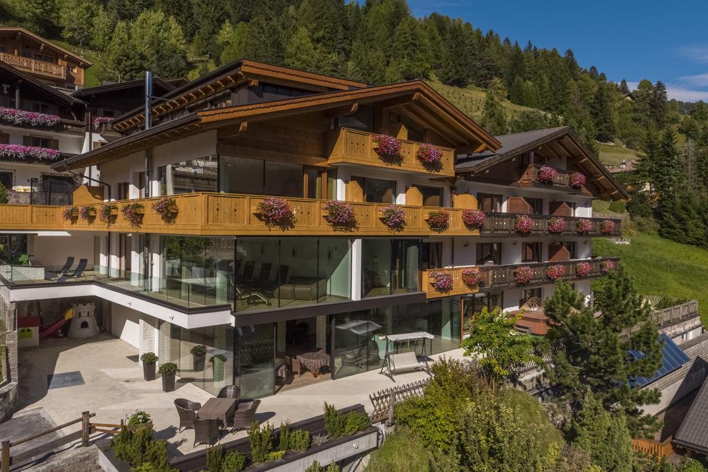 Hotel Garni Gardena - Appartments Santa Cristina Val Gardena المظهر الخارجي الصورة
