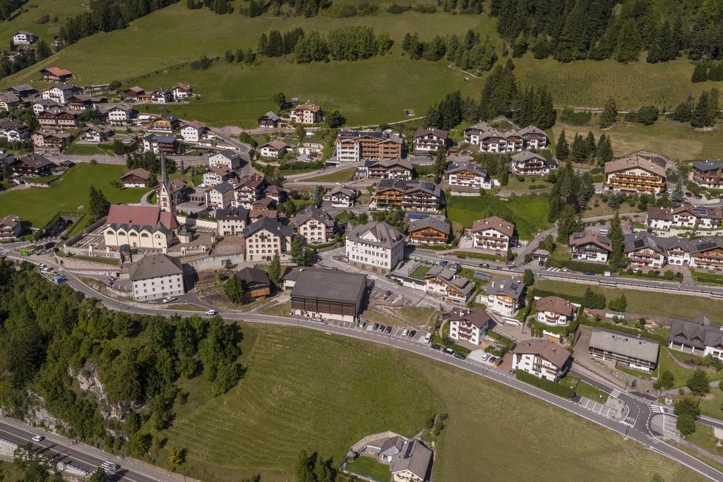 Hotel Garni Gardena - Appartments Santa Cristina Val Gardena المظهر الخارجي الصورة