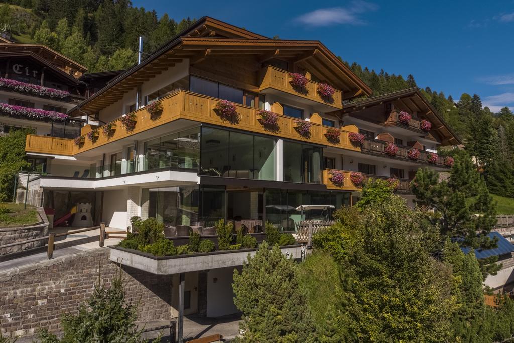Hotel Garni Gardena - Appartments Santa Cristina Val Gardena المظهر الخارجي الصورة