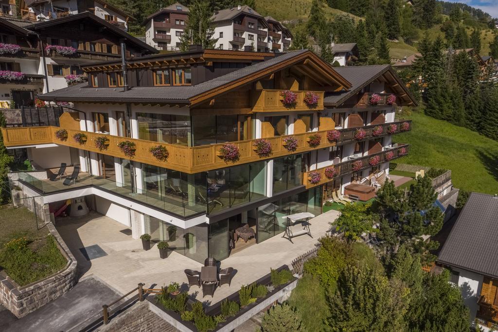 Hotel Garni Gardena - Appartments Santa Cristina Val Gardena المظهر الخارجي الصورة